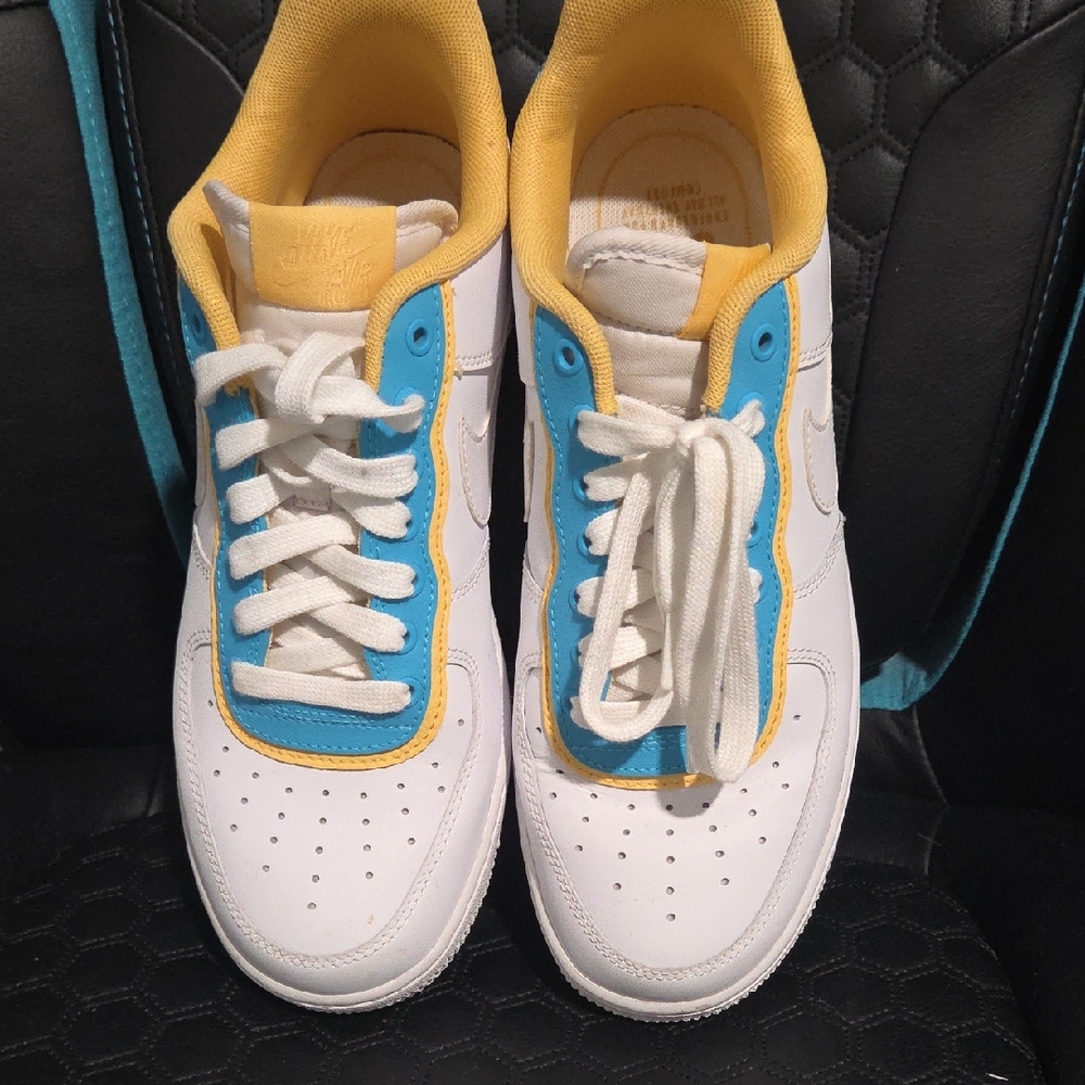 NIKE AIR 9.5 White, Blue, and Yellow Sneakers